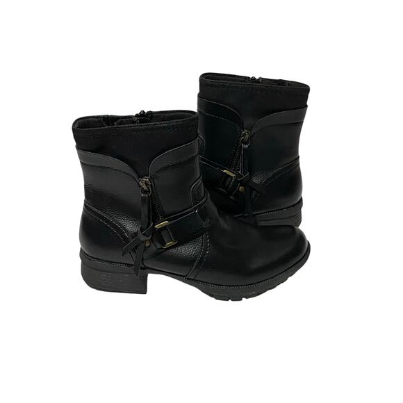 NWOB CLARKS Black Riddle Avant Moto Leather Bootie Boots Size 7 Comfort Cushion - Picture 1 of 6